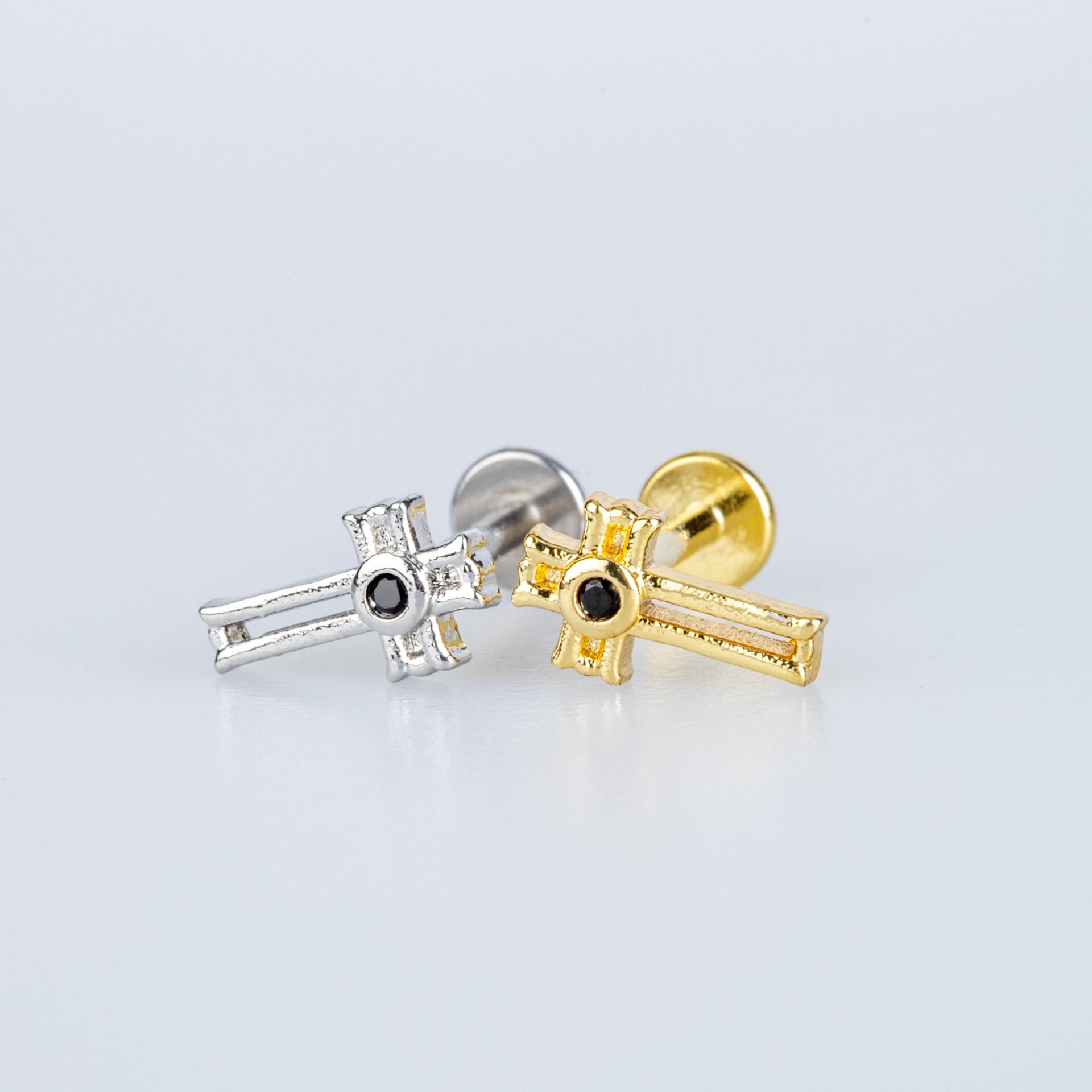 Piercing Tragus Haç