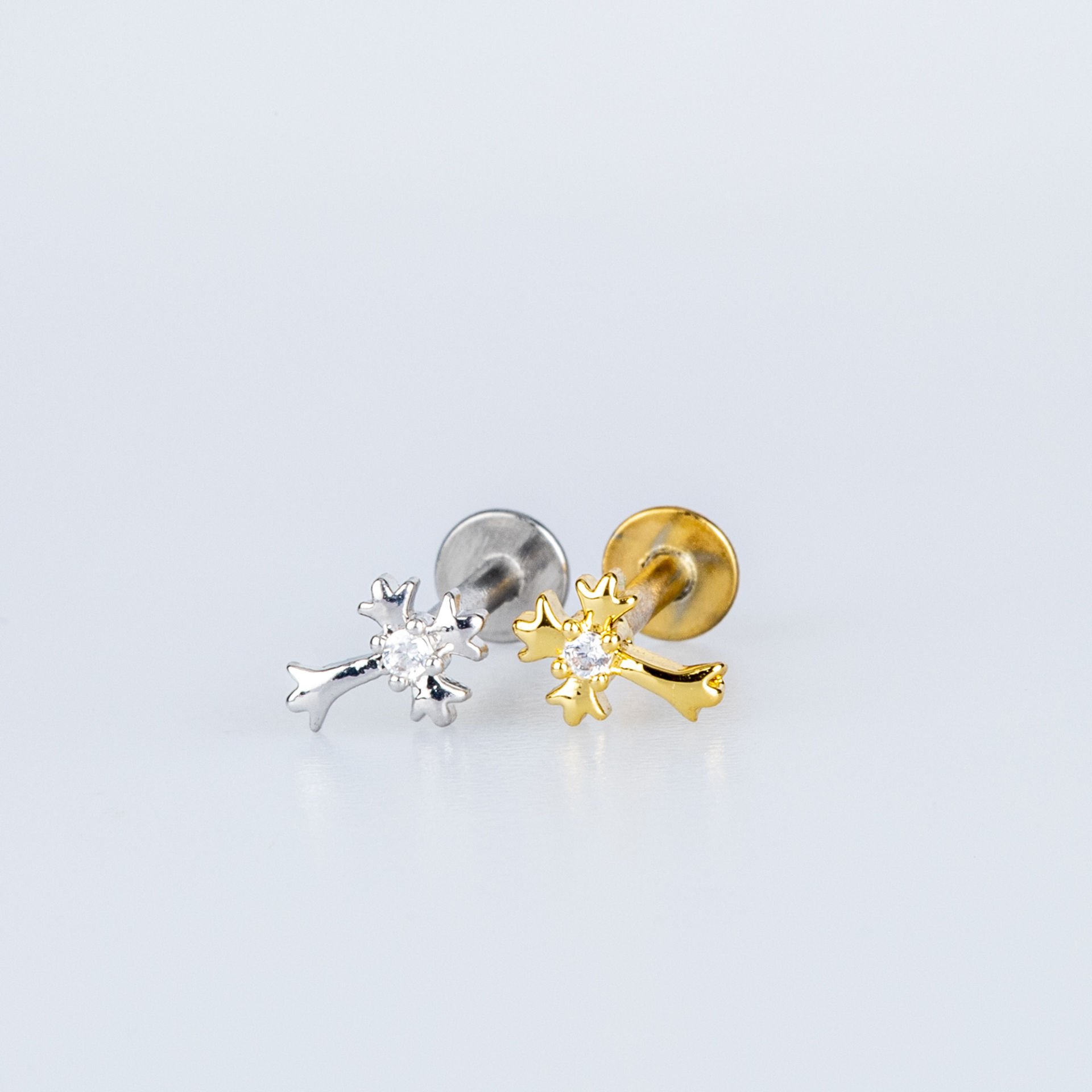 Piercing Tragus Haç