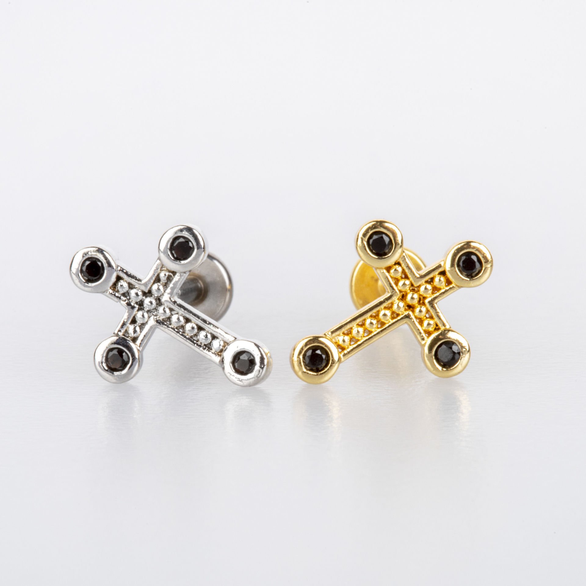 Piercing Tragus Haç