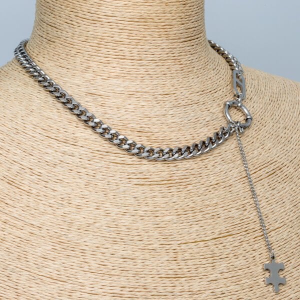 الصلب قلادة