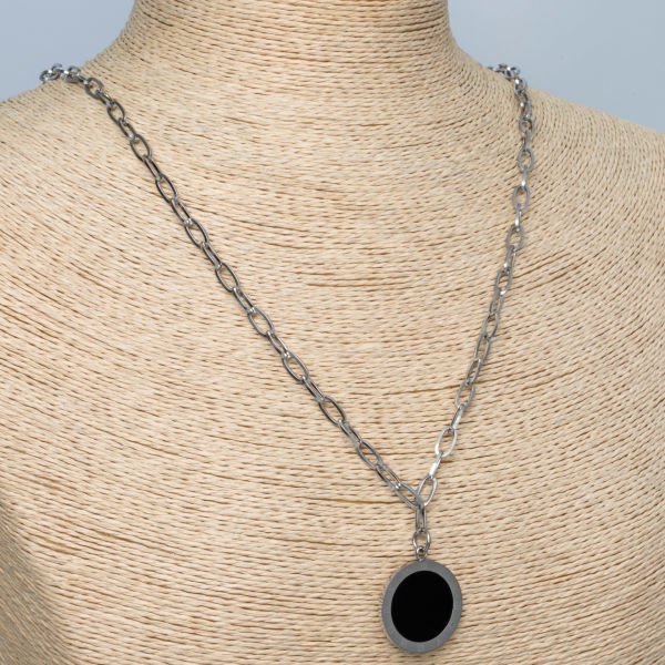 ساعة قلادة من الفولاذ