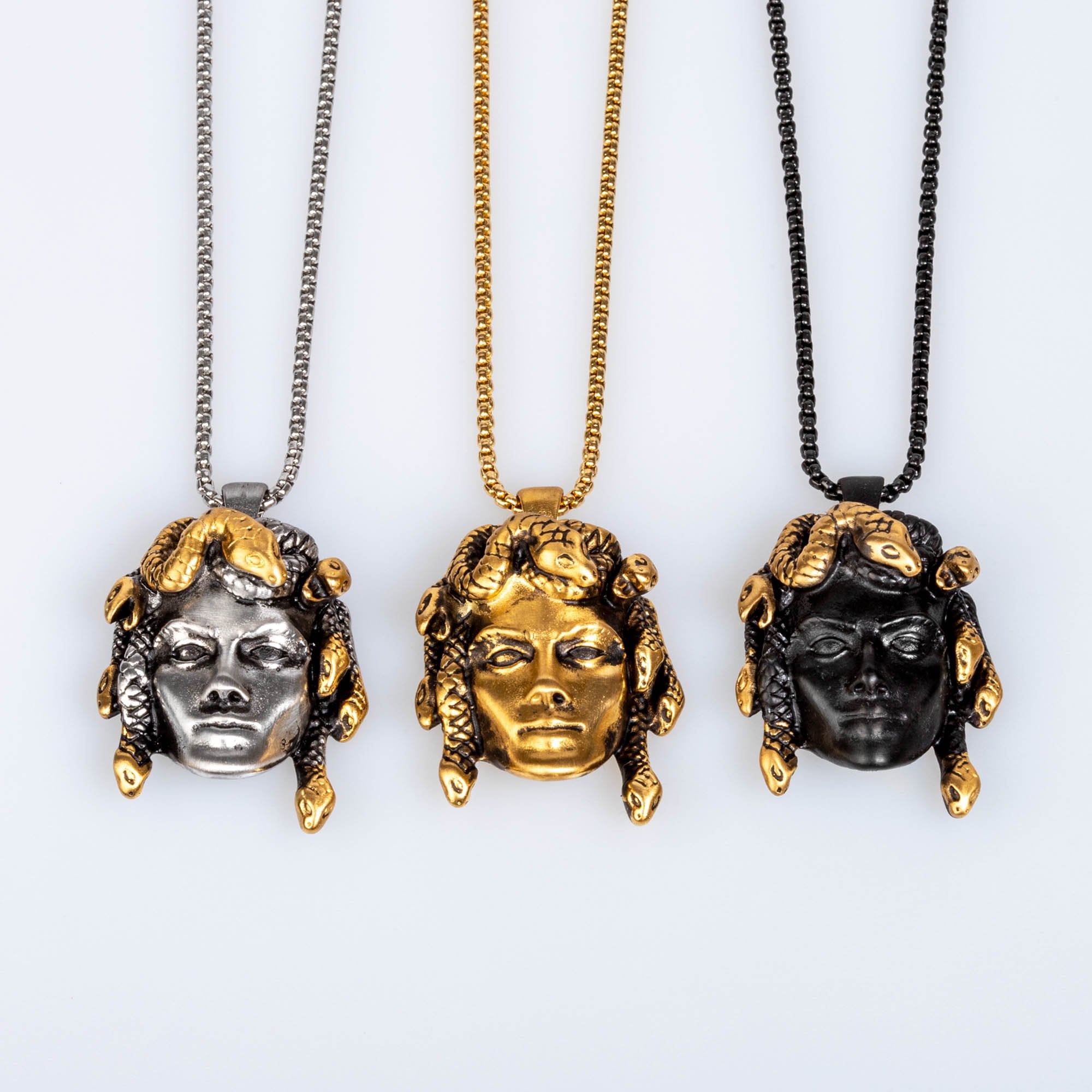 قلادة من الصلب القوطي الأسود