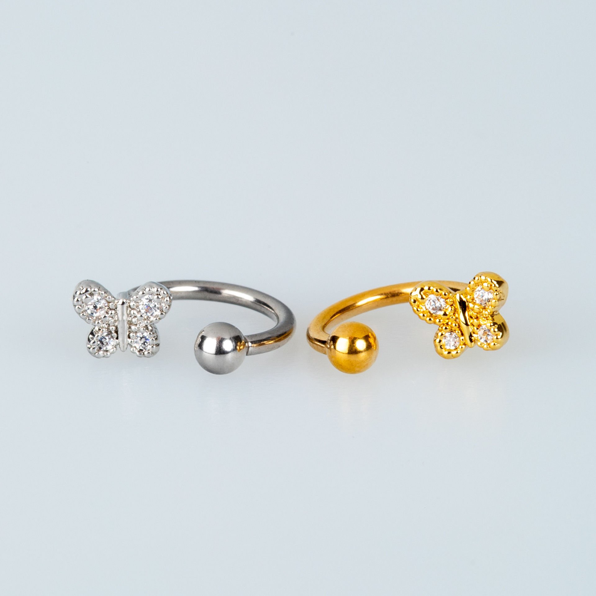 ثقب الغضروف الفراشة الصفراء