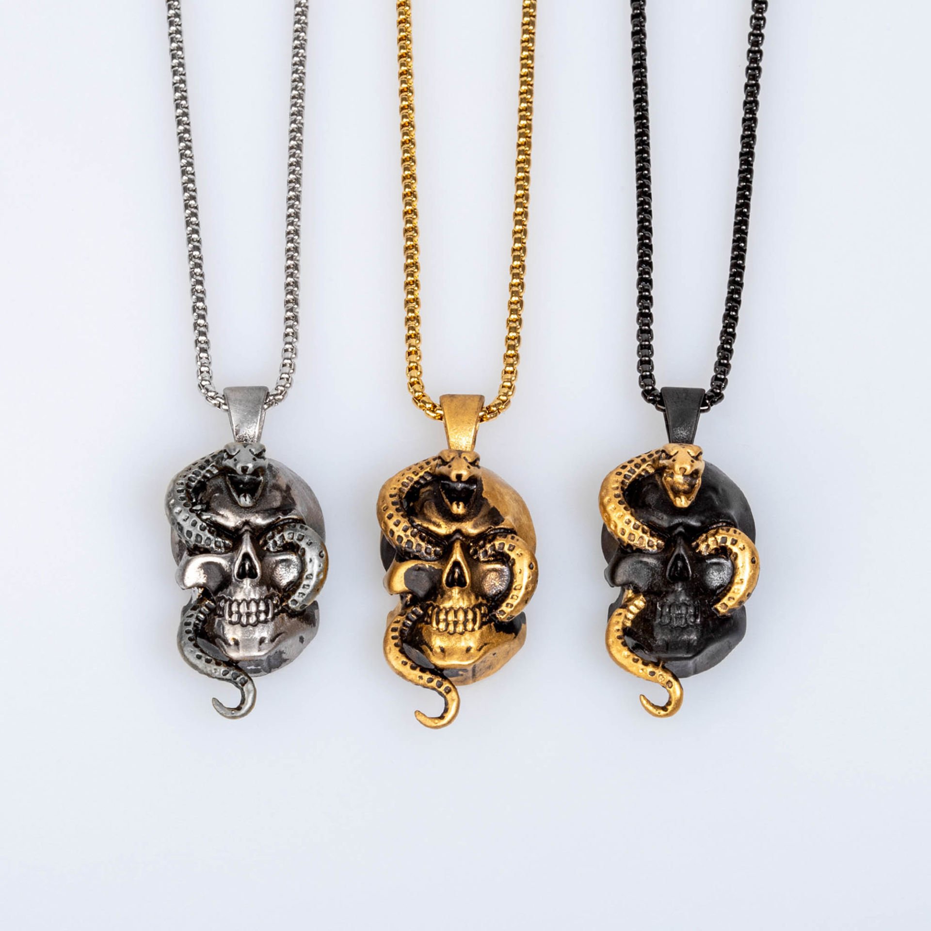 Çelik Kolye Gotik