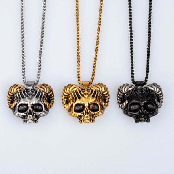 قلادة من الصلب القوطي الأسود