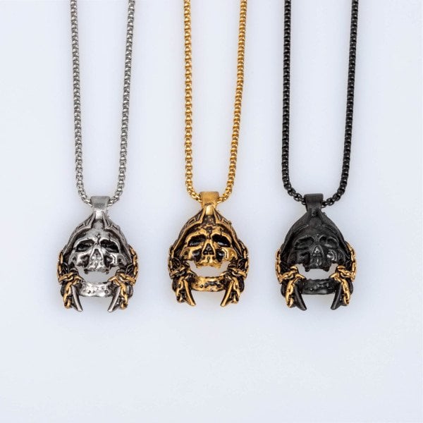 قلادة من الصلب القوطي