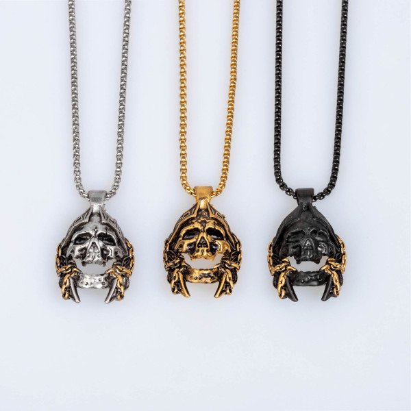 قلادة من الصلب القوطي الأسود