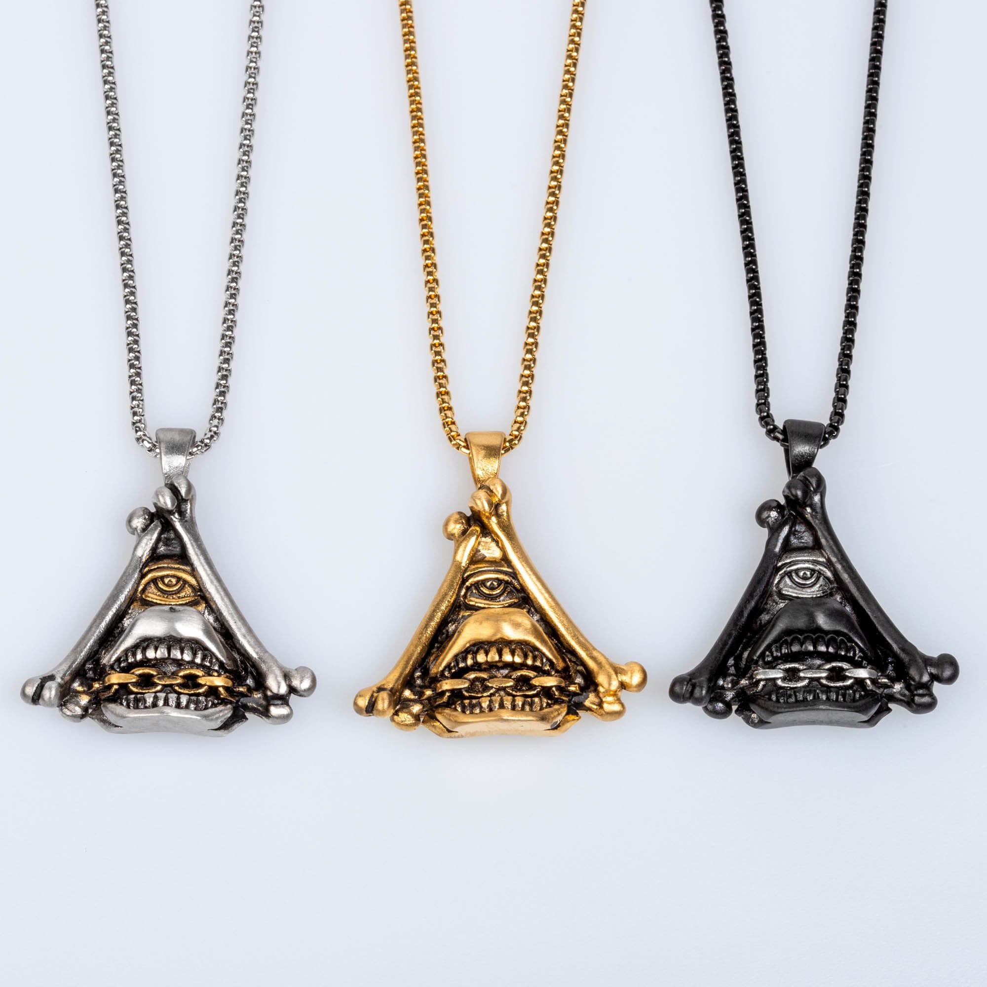 قلادة من الصلب القوطي الأسود