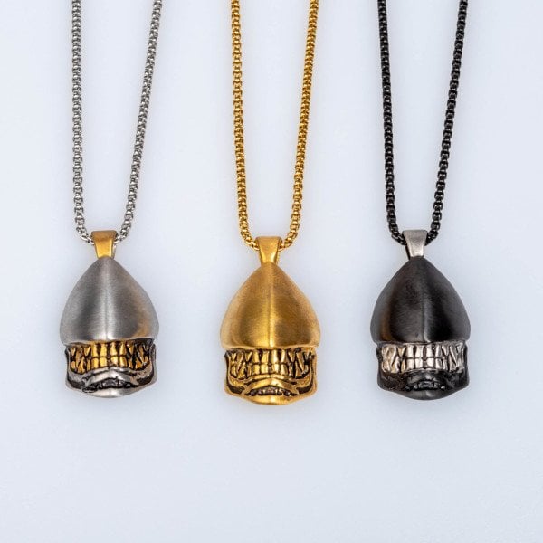 قلادة من الصلب القوطي