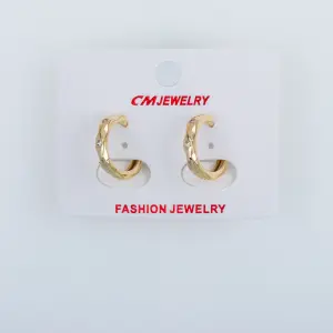 CM Jewelry 14K Kaplama Tırnaklı Halka Küpe