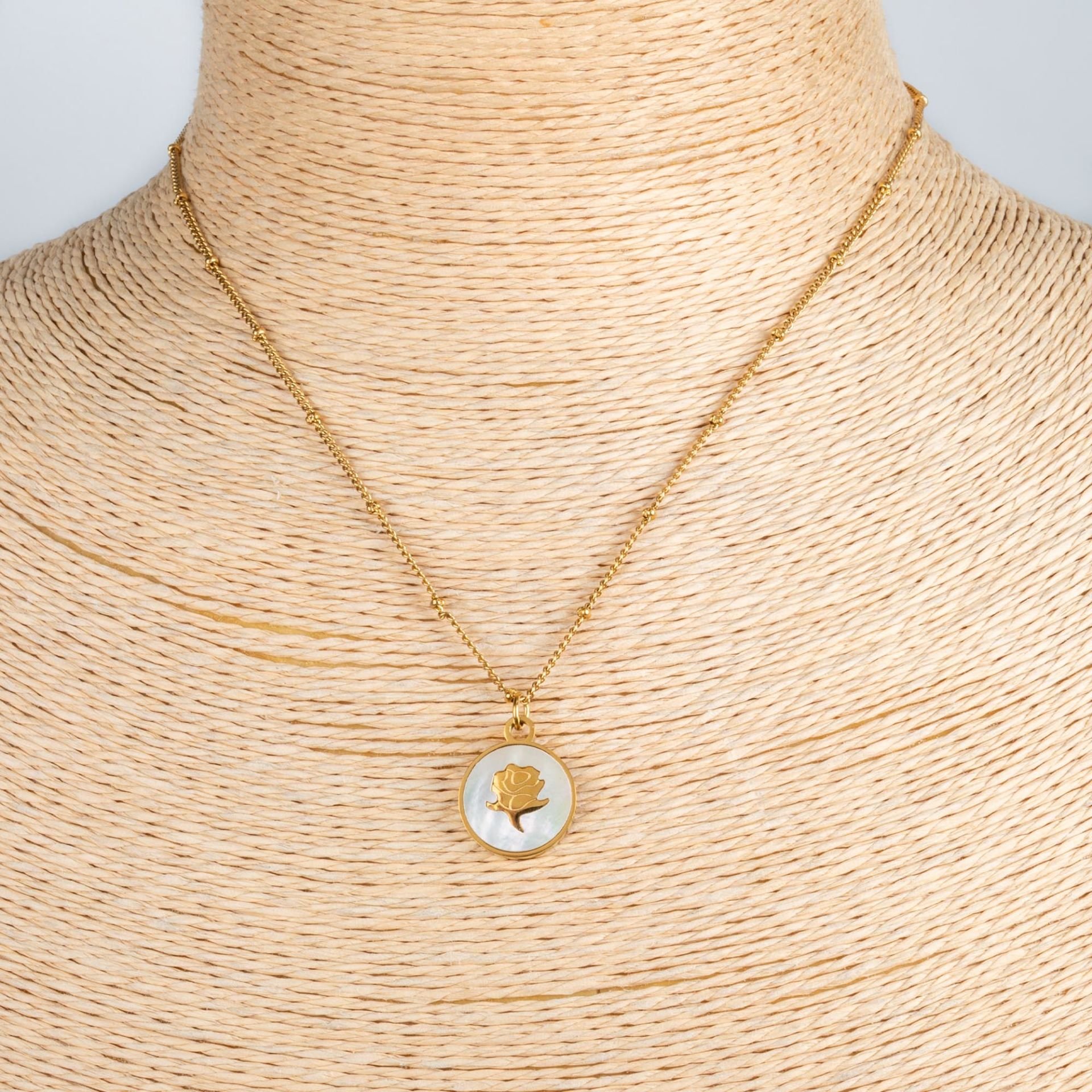 Çelik Zincir Kolye Gül