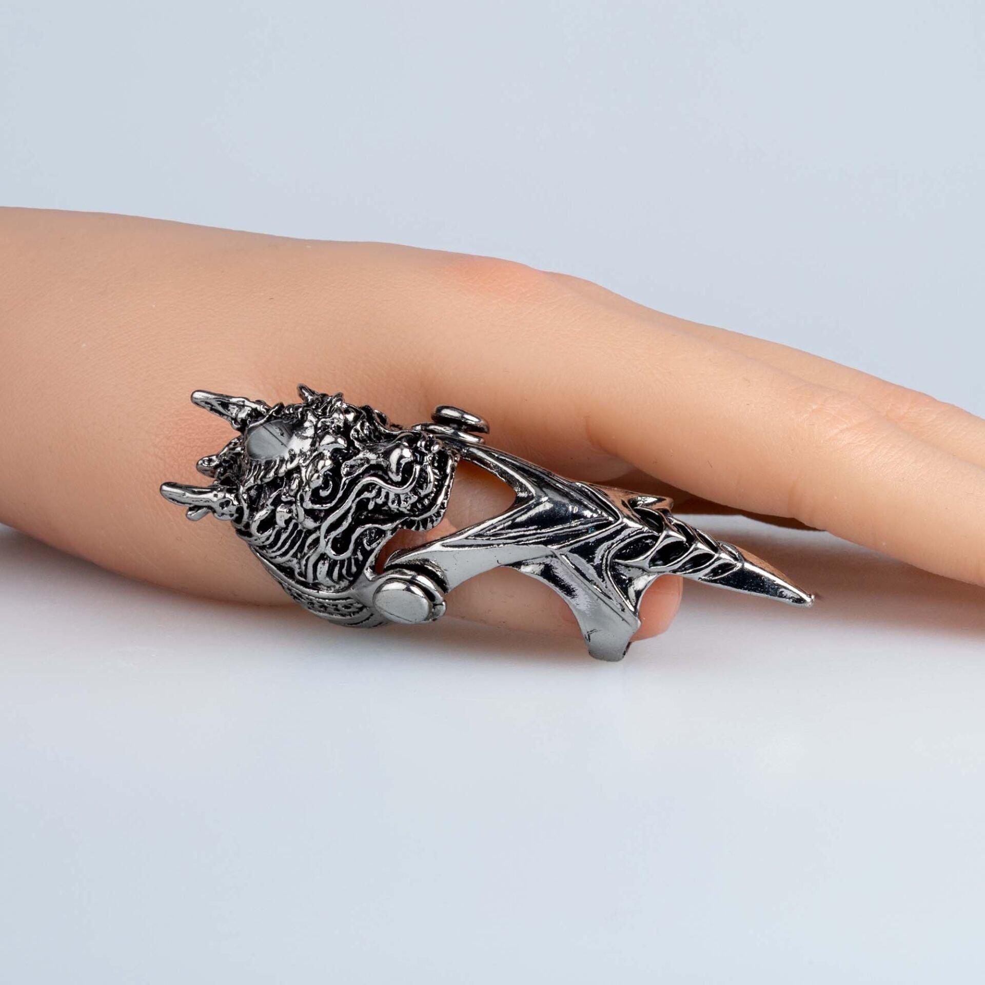 Şovalye Yüzük Güç, Stil ve Mistik Enerji Bir Arada