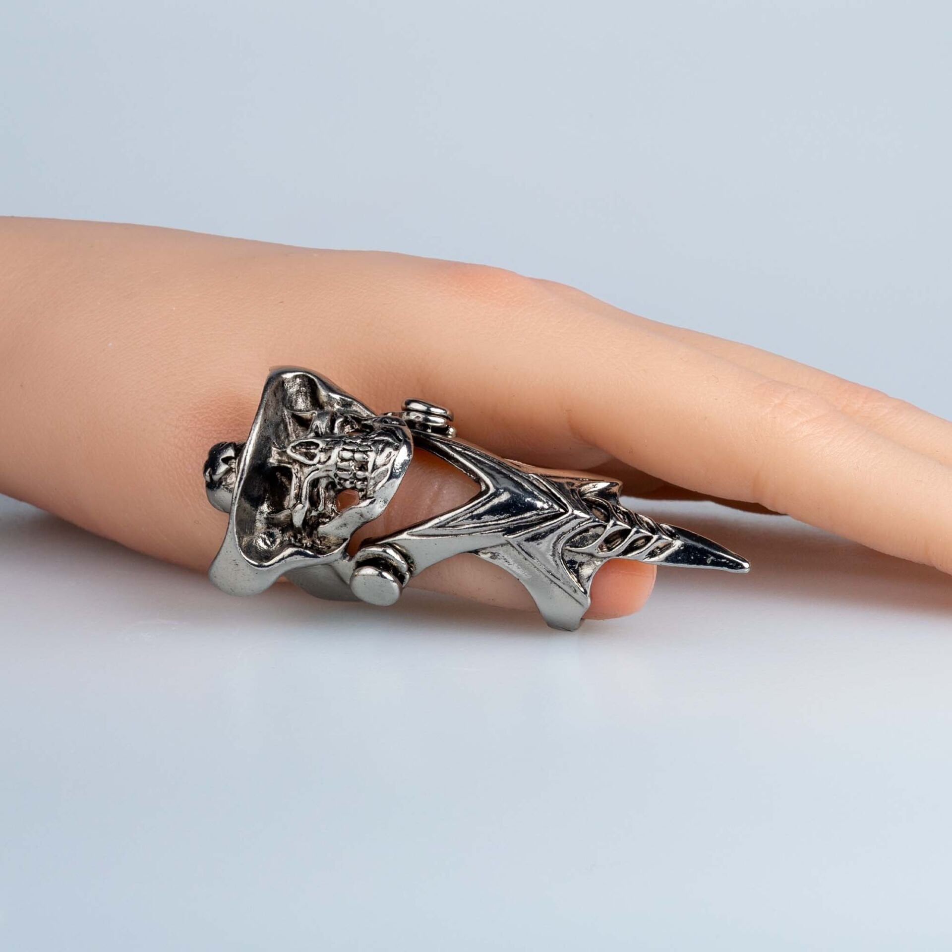 Şovalye Yüzük Güç, Stil ve Mistik Enerji Bir Arada