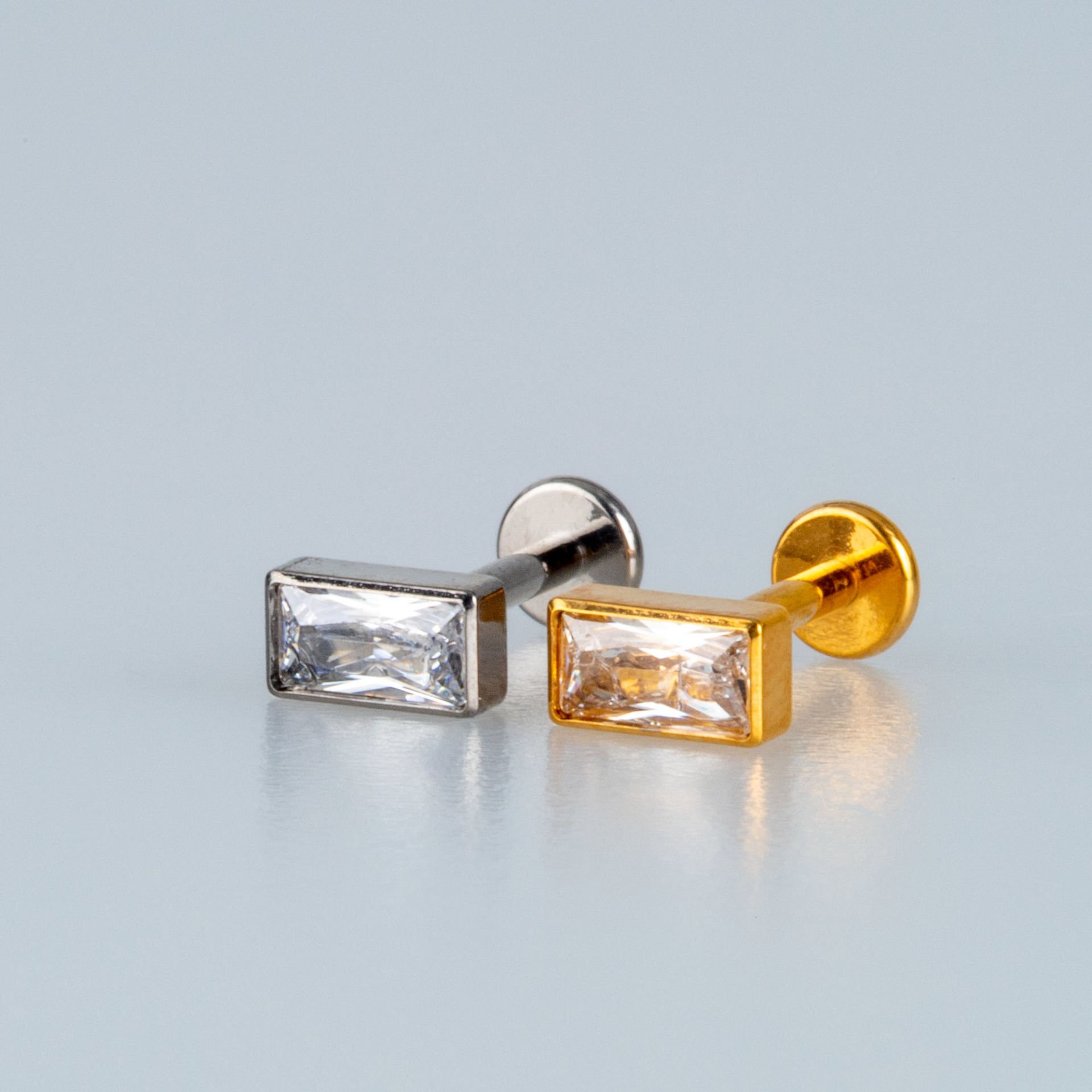 ثقب الزنمة التيتانيوم