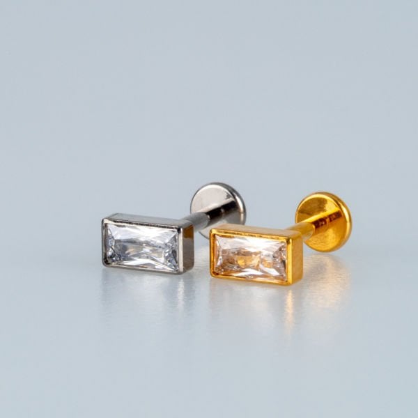 ثقب الزنمة التيتانيوم