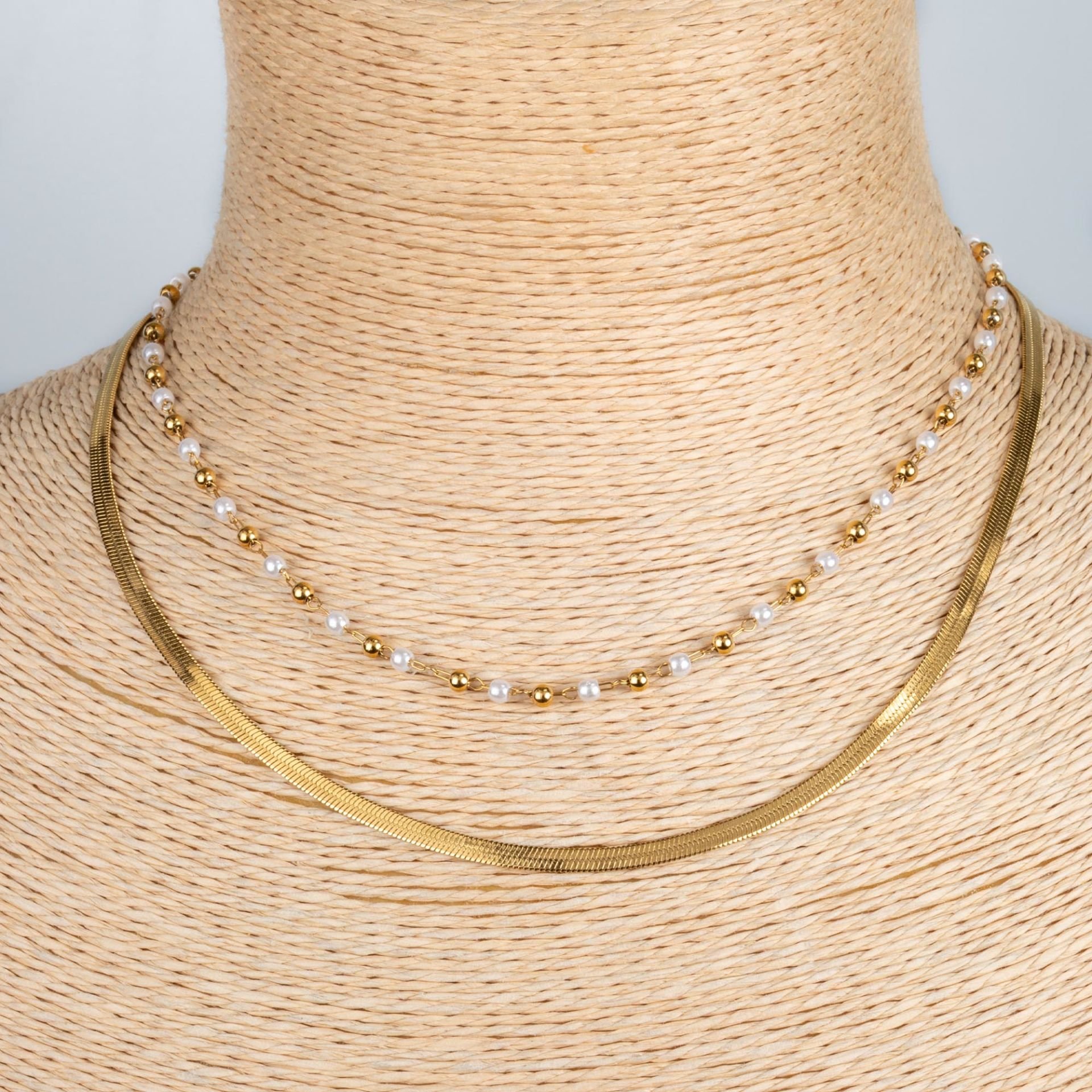 قلادة من الفولاذ الإيطالي بسلسلة من اللؤلؤ