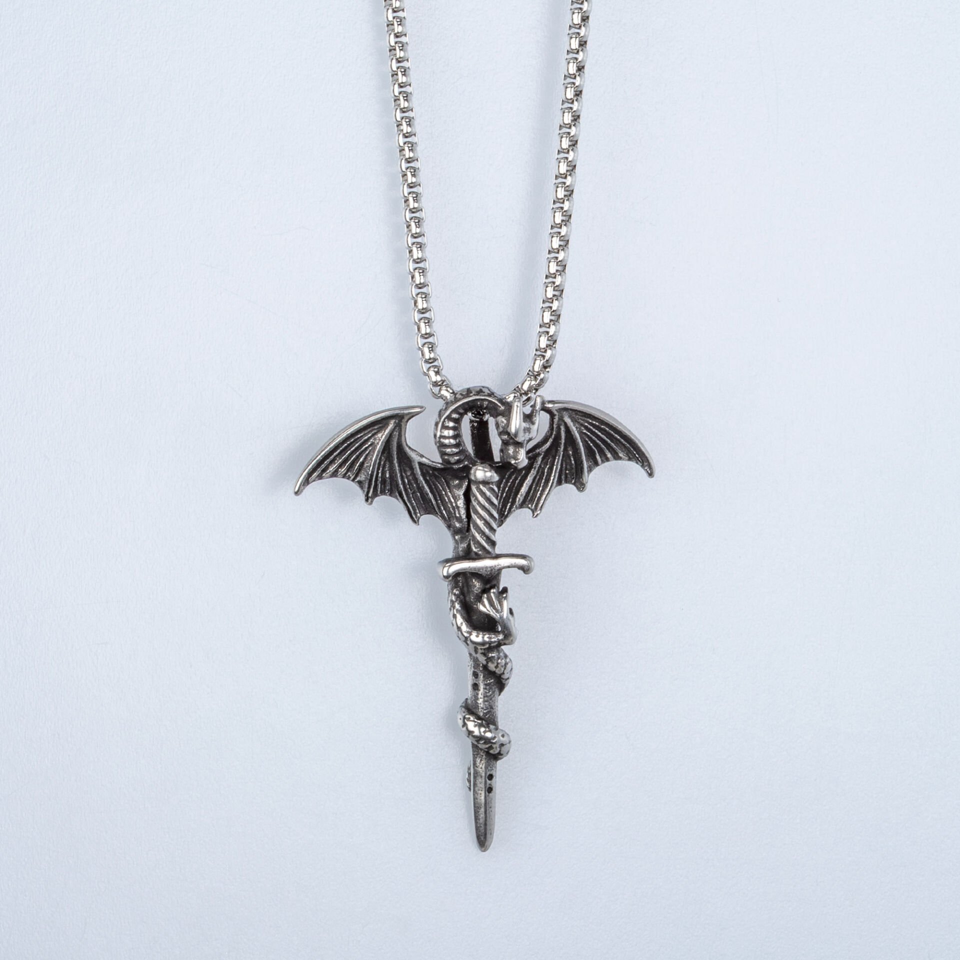 التنين قلادة الصلب