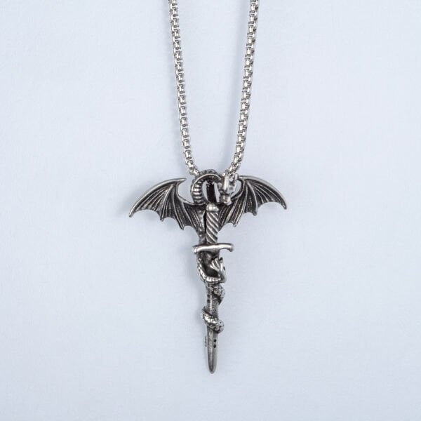 التنين قلادة الصلب