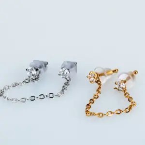 Toptan Piercing Hızma Yuvarlak Taşlı Çift Zincir Sallantılı 0.8mm Beyaz