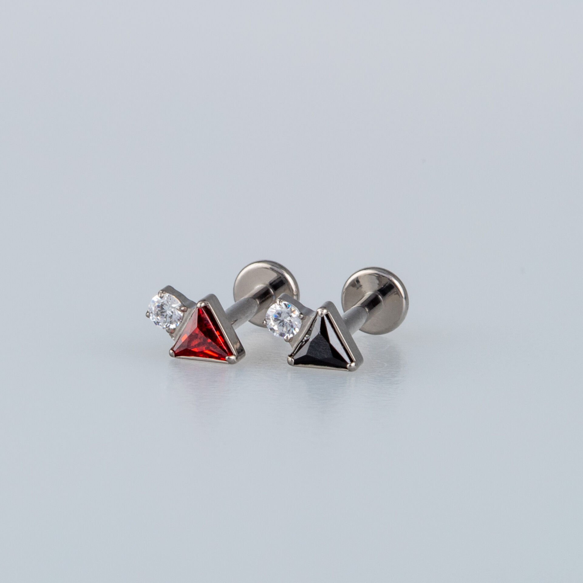 Piercing Titanyum Tragus Üçgen Taş