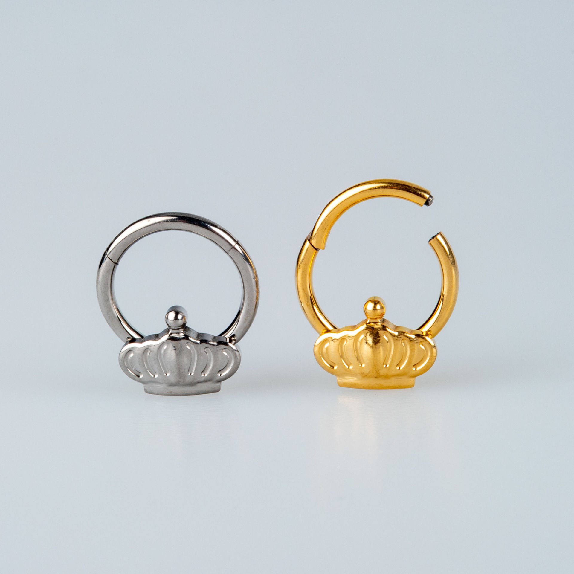 Piercing Titanium Ring Queen