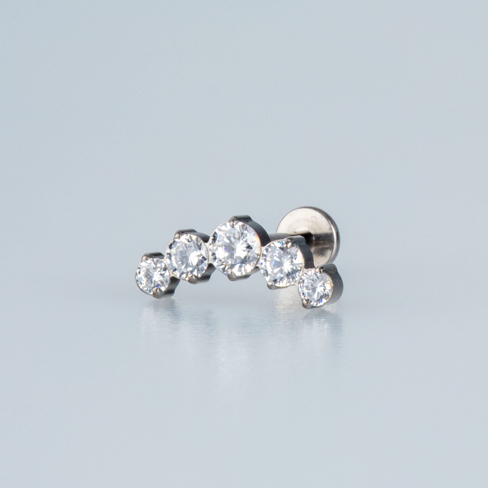 ثقب الزنمة التيتانيوم