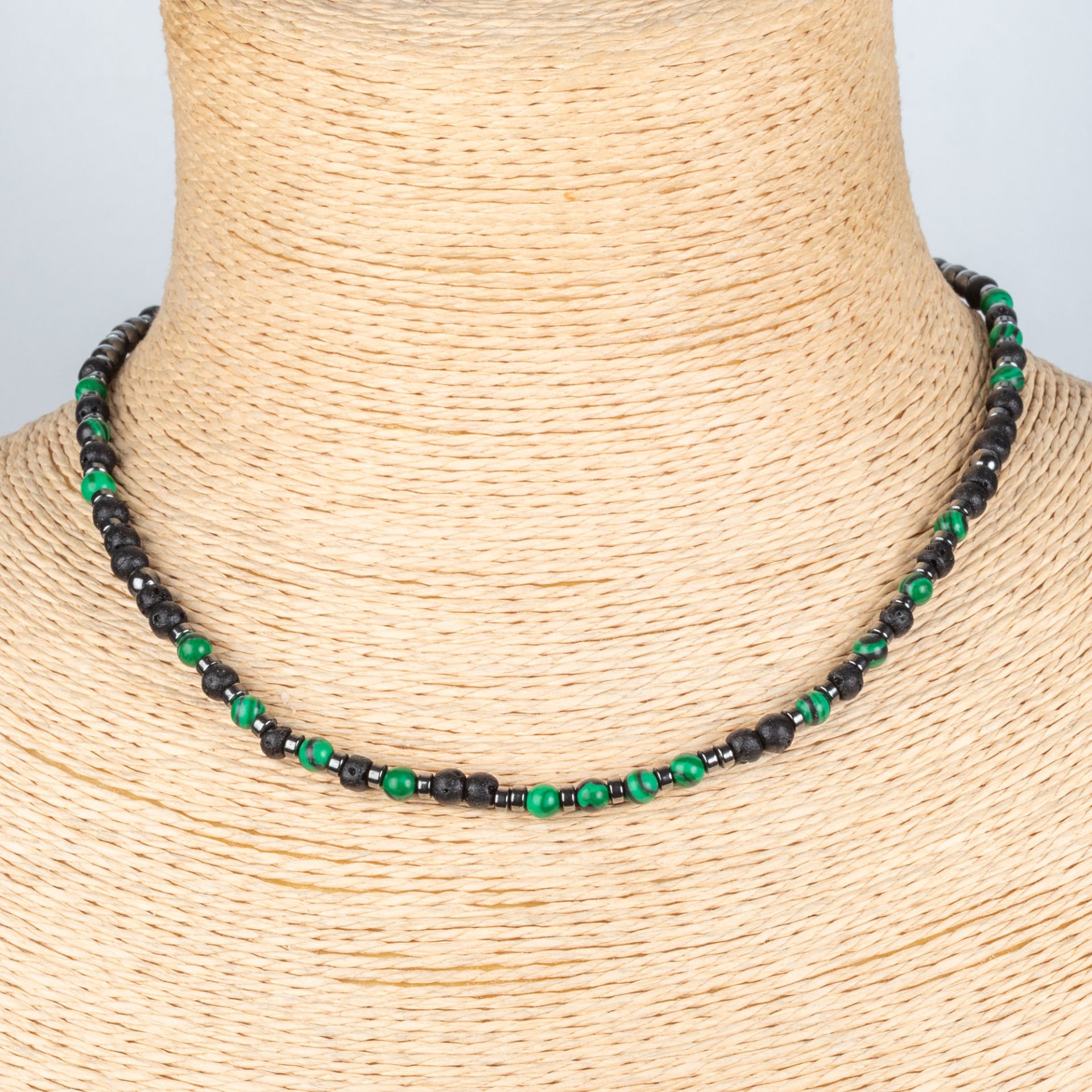 قلادة من حجر الهيماتيت الطبيعي