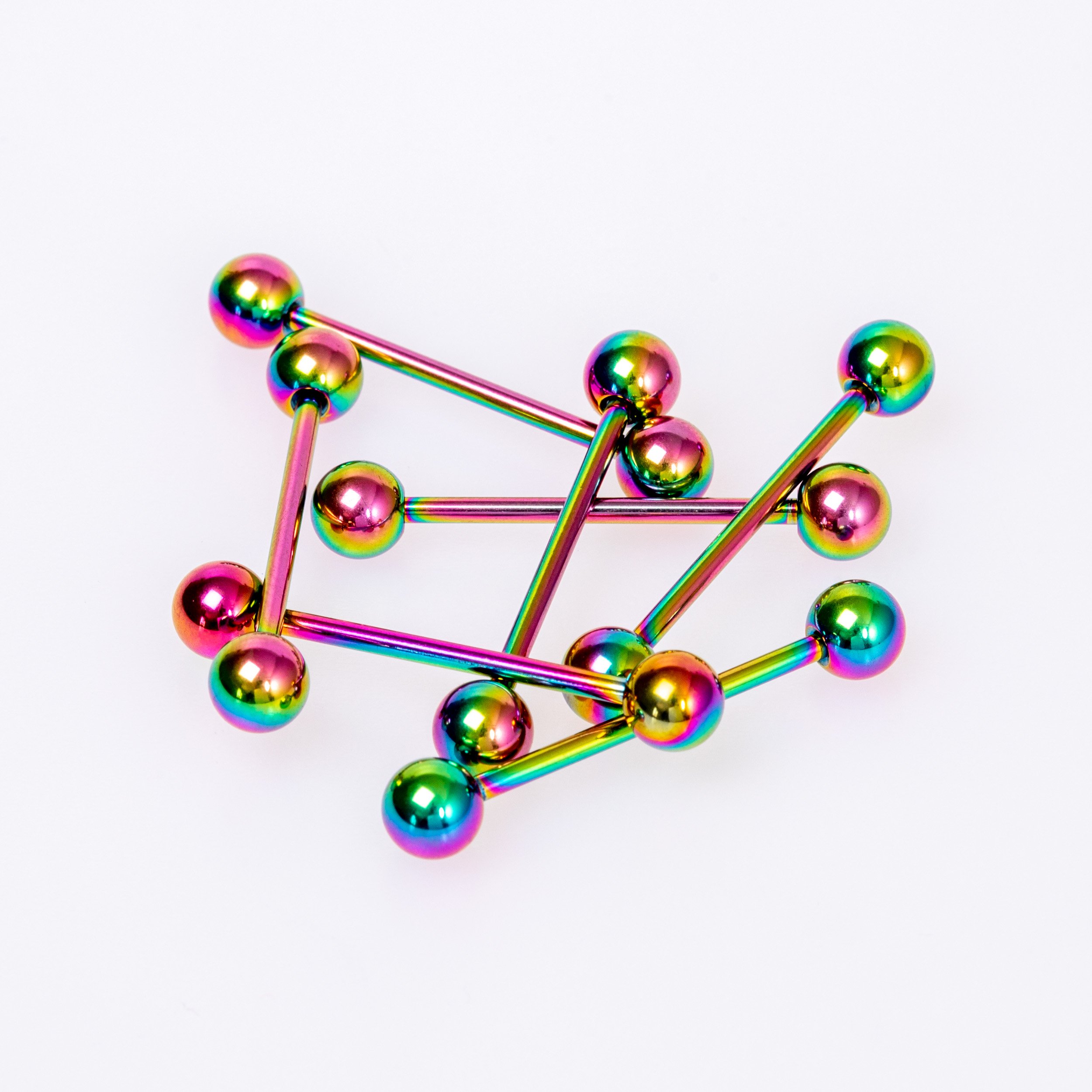 ثقب لسان التيتانيوم