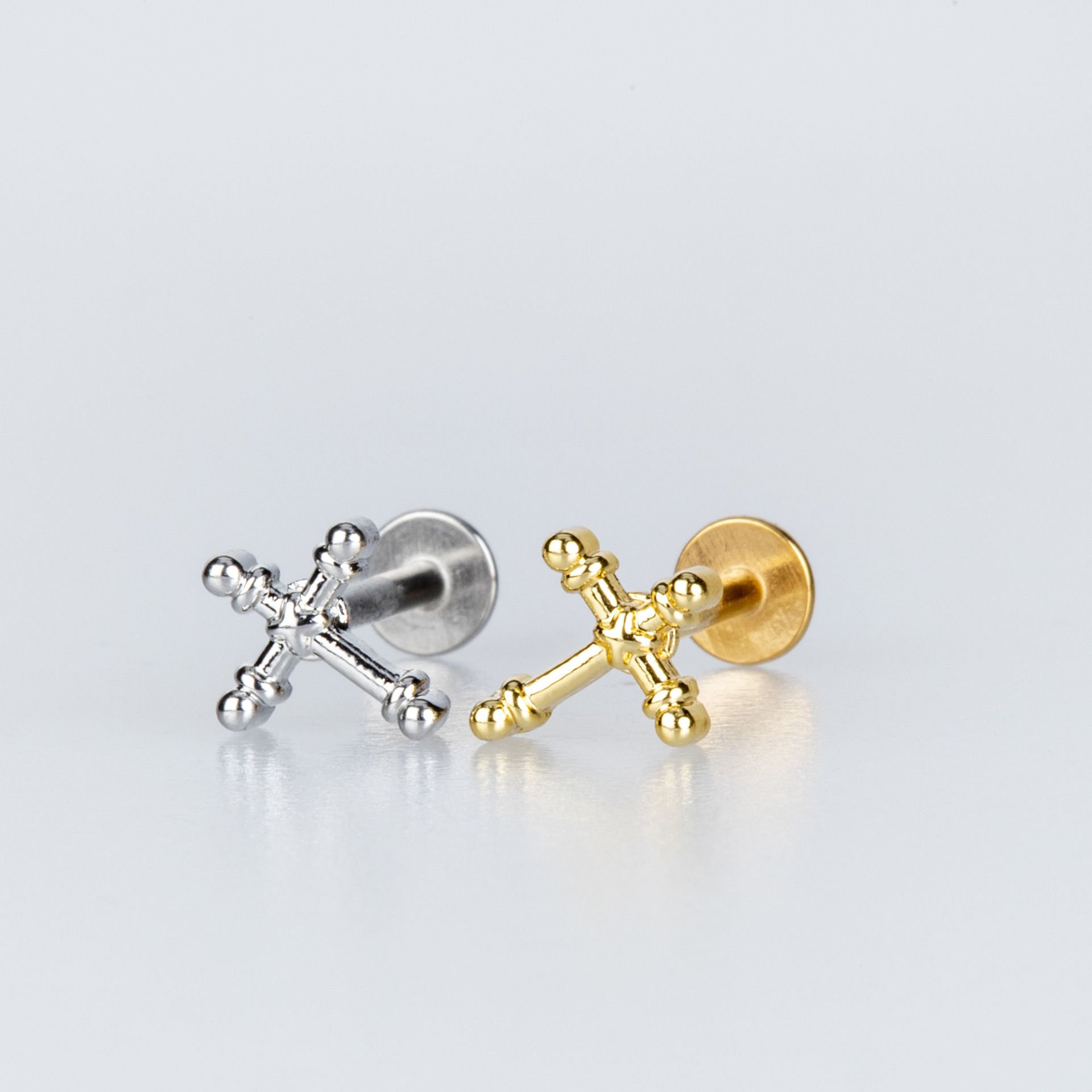 Piercing Tragus Cross