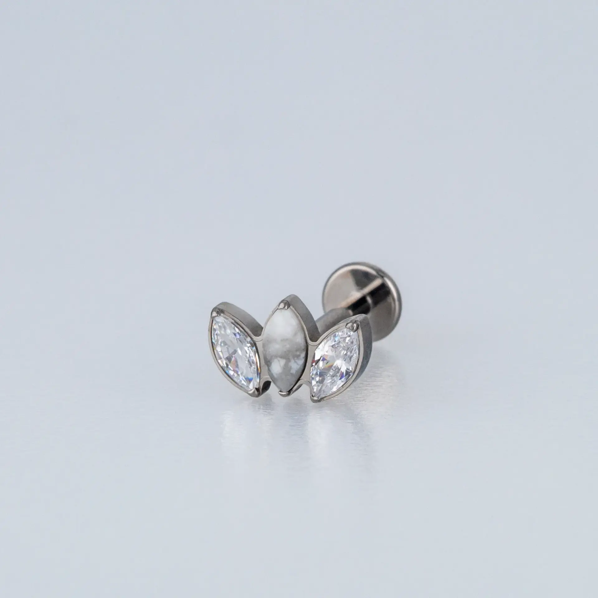 Piercing G23 Titanyum Tragus Doğal Taşlı Lotus Renk 2