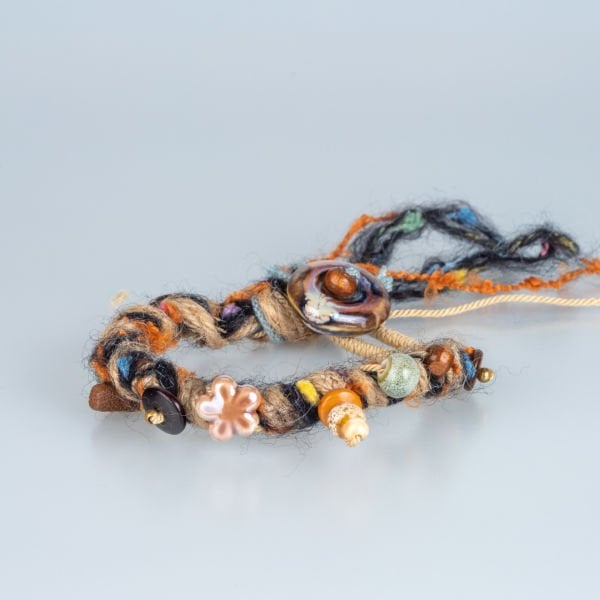 سوار الحجر الطبيعي المحبوك العرقي