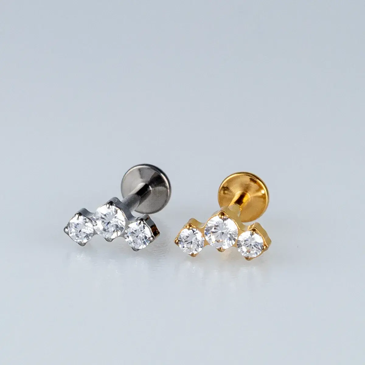 Toptan Piercing Titanyum Üç Taşlı Kavisli Tragus Helix Labret Vos Etnik Takı Beyaz 8mm