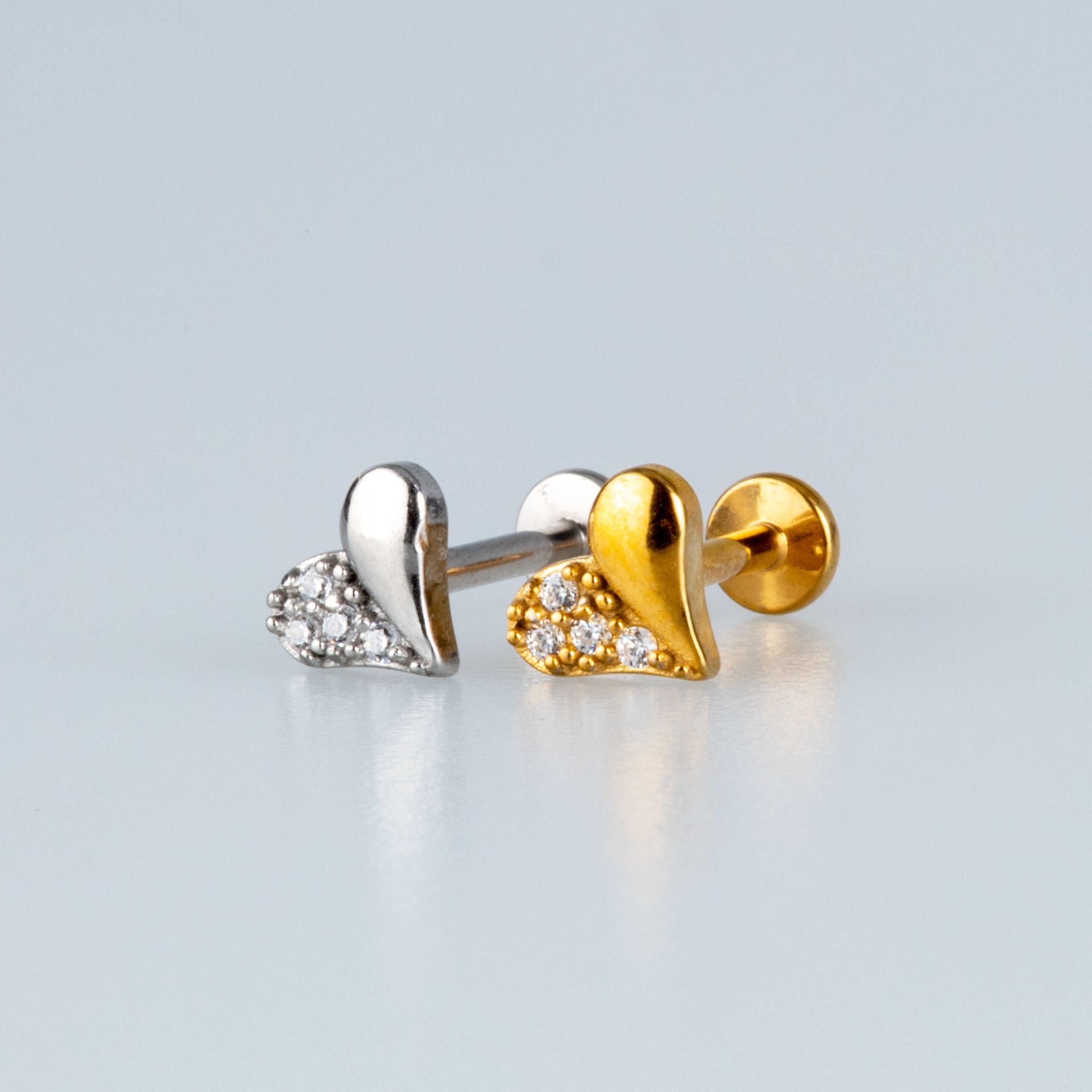 ثقب تراجوس الفولاذي على شكل قلب