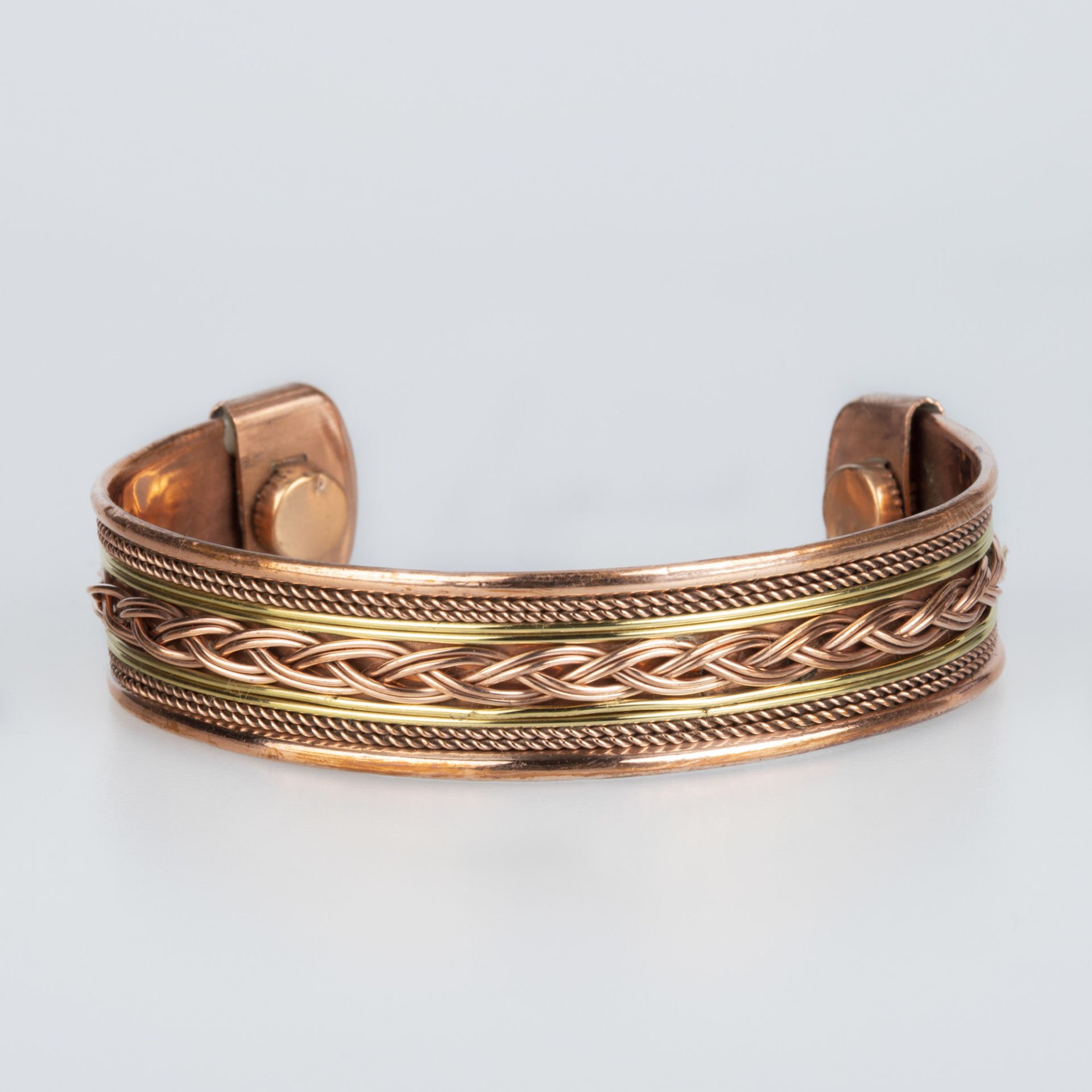 سوار النحاس المغناطيسي