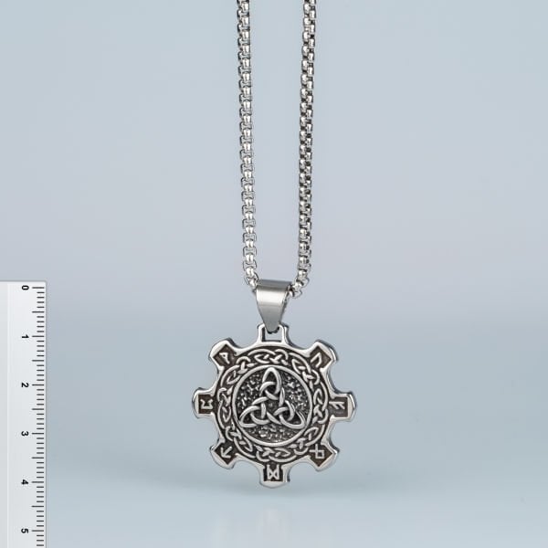 قلادة فولاذية سلتيك