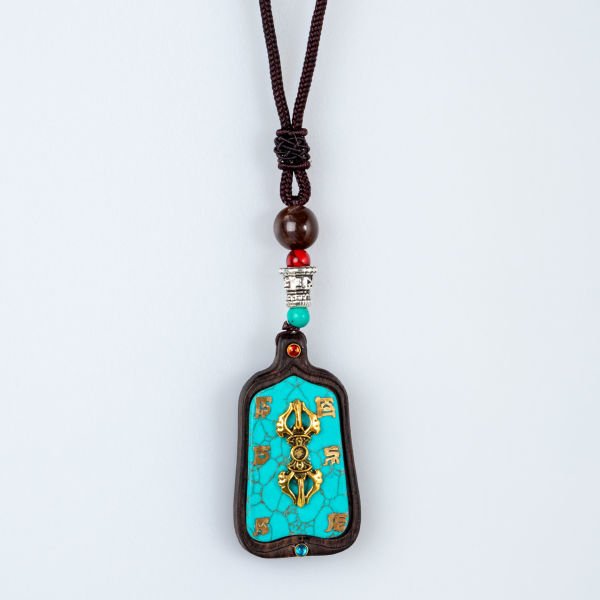 قلادة خشبية عرقية