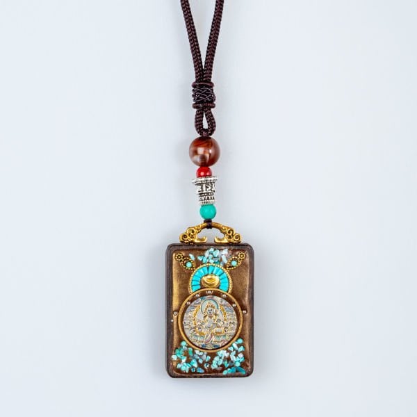 قلادة خشبية عرقية