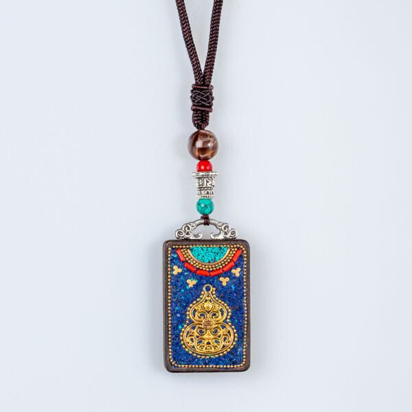 قلادة خشبية عرقية