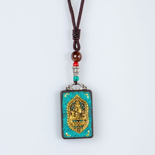 قلادة خشبية عرقية