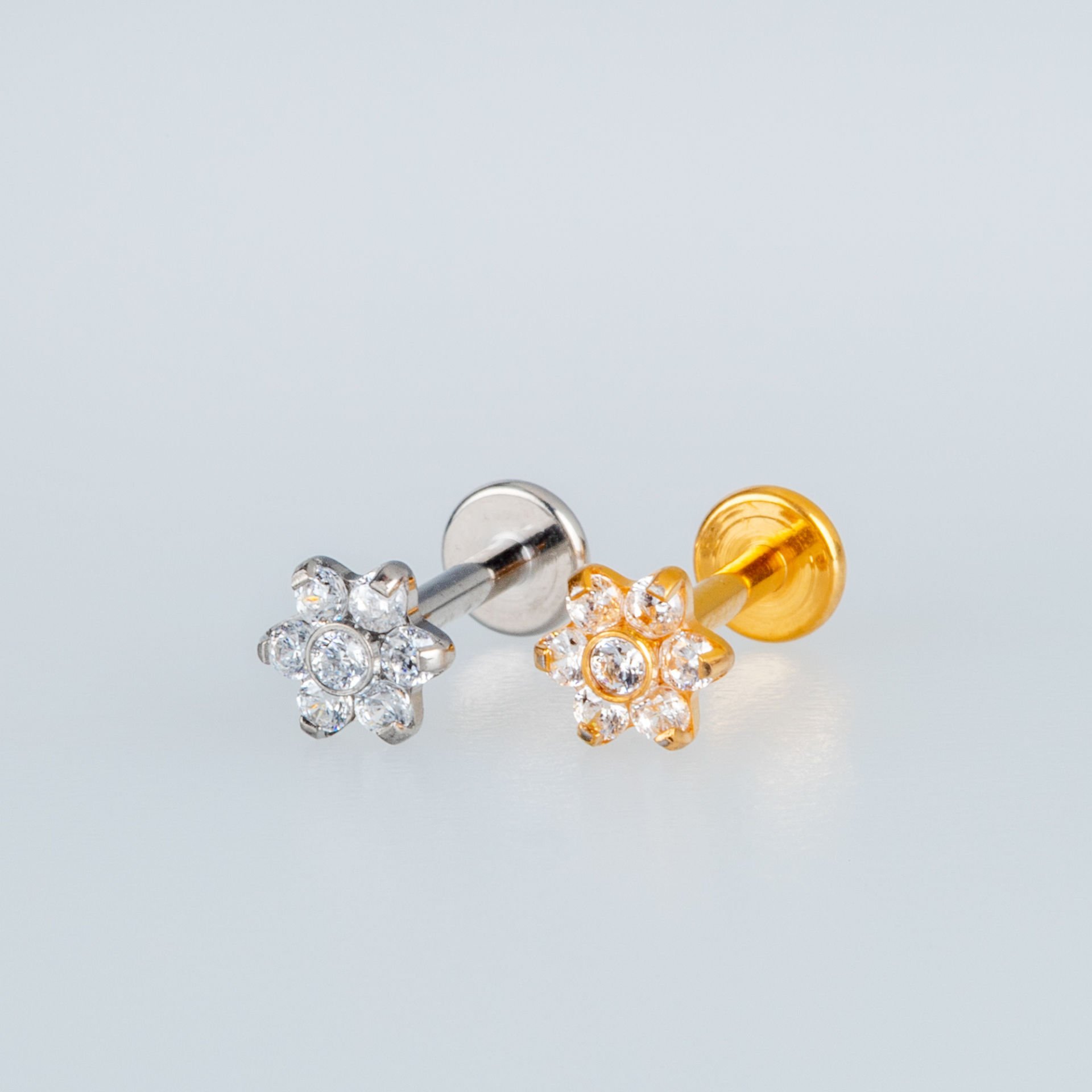 Piercing Titanyum Tragus Çiçek Beyaz