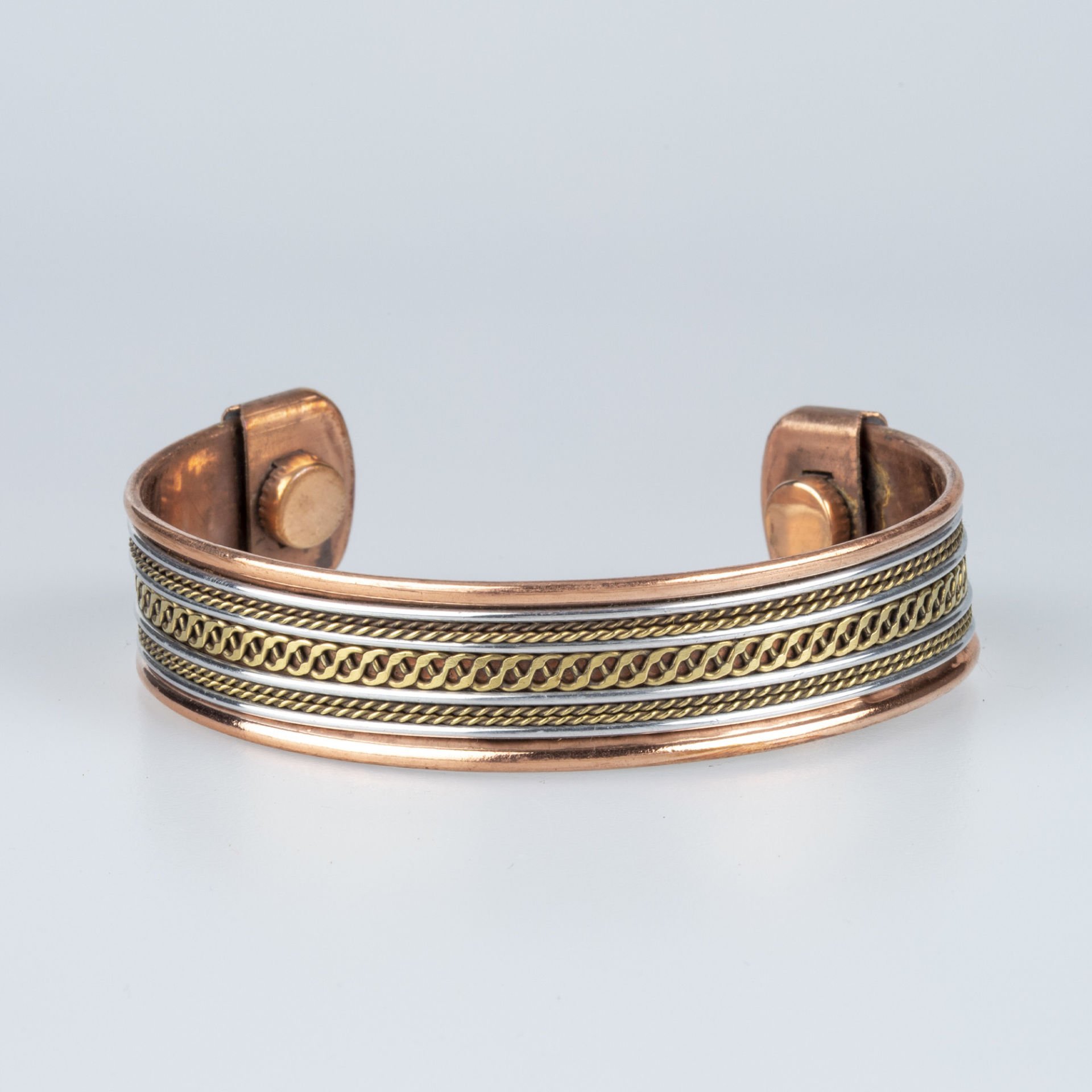 سوار النحاس المغناطيسي