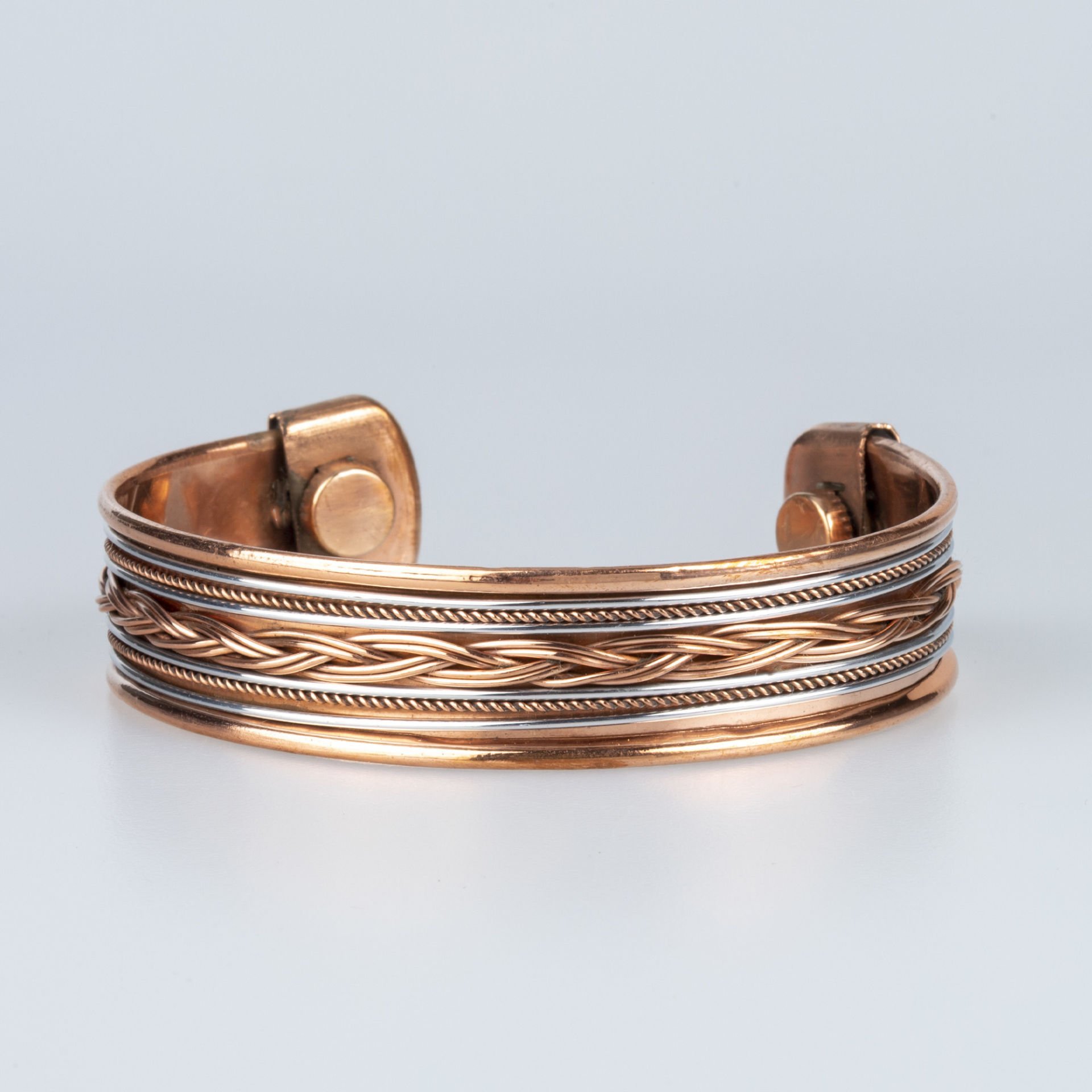 سوار النحاس المغناطيسي