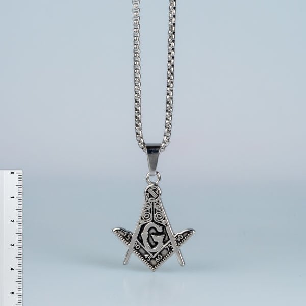 قلادة فولاذية هندسية