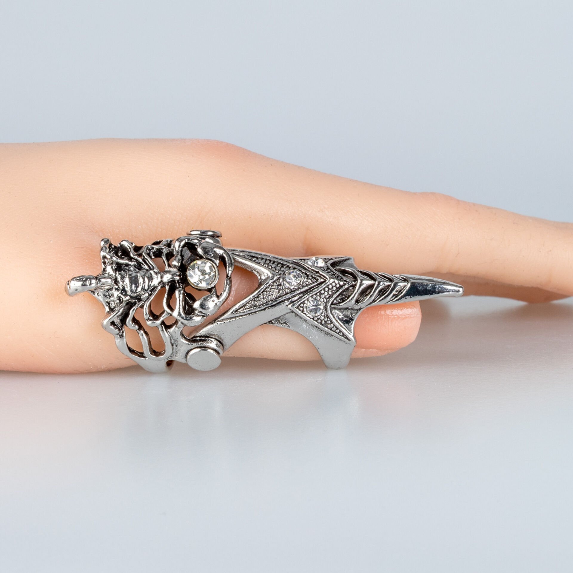 Şovalye Yüzük Güç, Stil ve Mistik Enerji Bir Arada