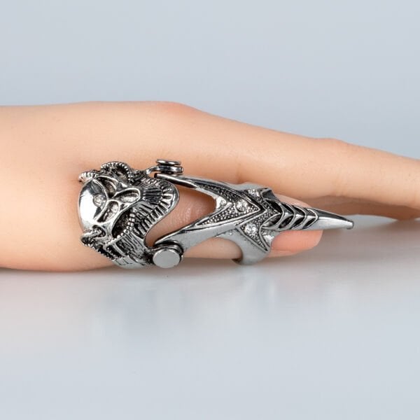 Şovalye Yüzük Güç, Stil ve Mistik Enerji Bir Arada