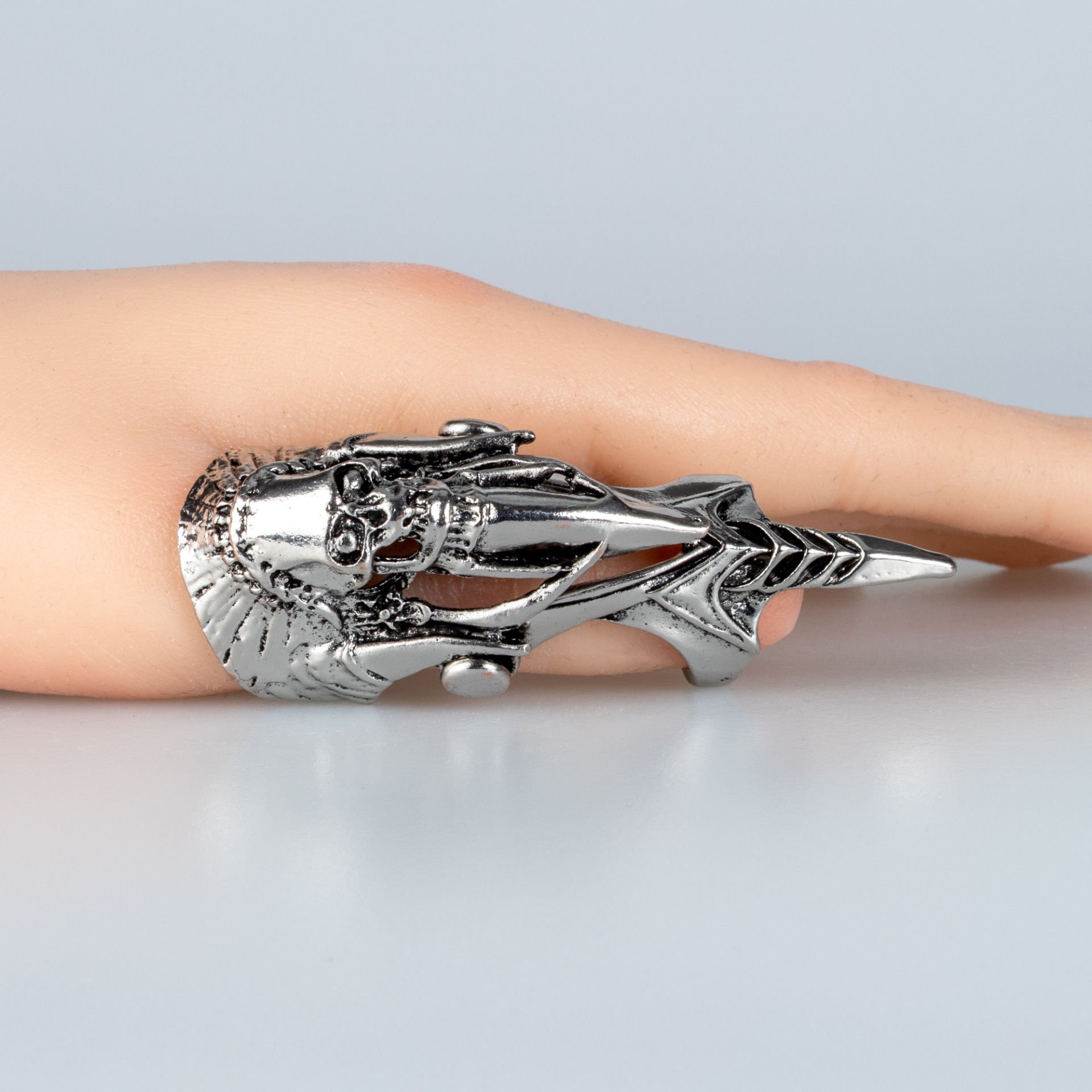 Şovalye Yüzük Güç, Stil ve Mistik Enerji Bir Arada