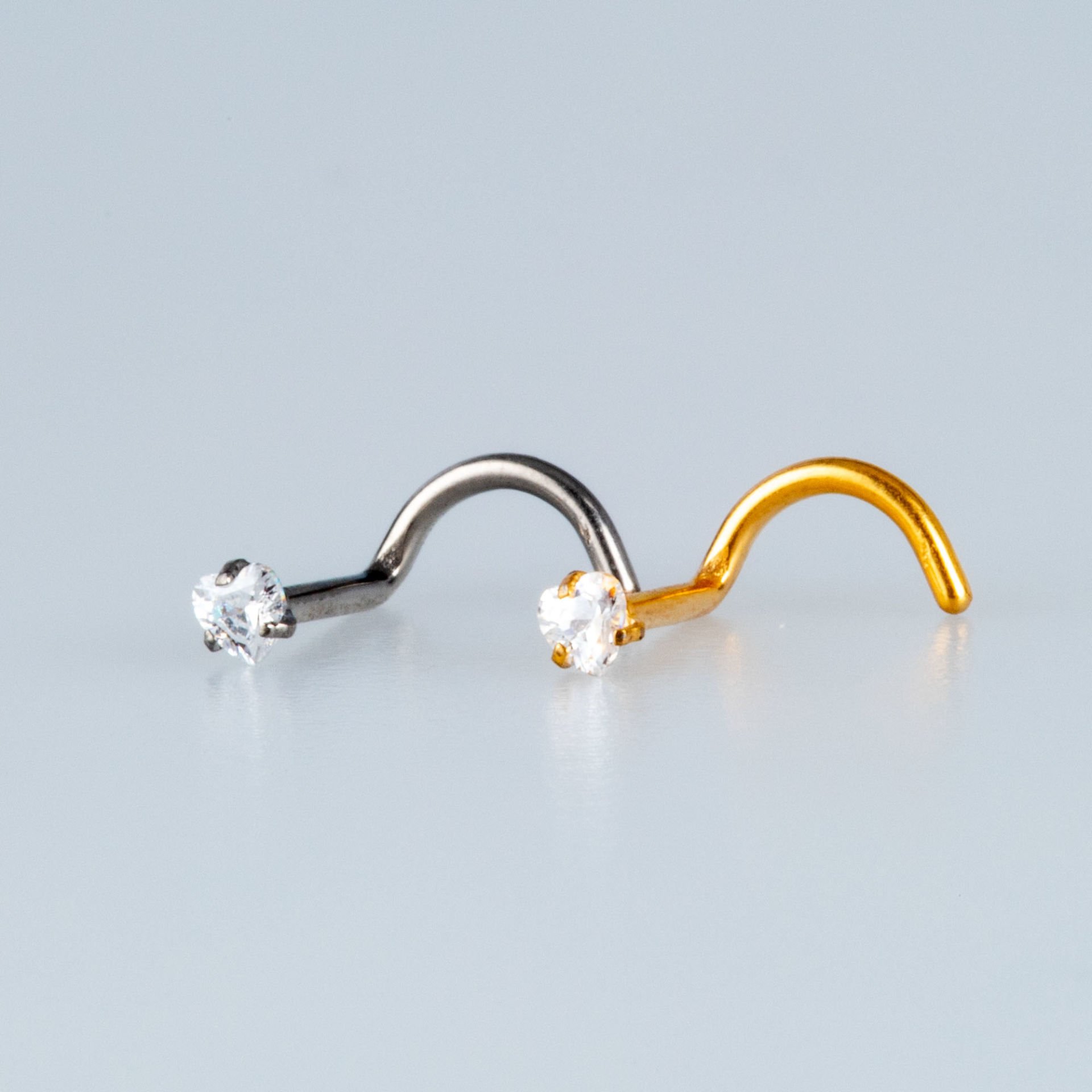 Titanium Nose Ring 2.5mm Heart Stone Thickness 0.8mm