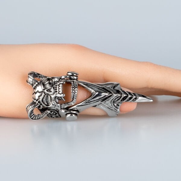 Şovalye Yüzük Güç, Stil ve Mistik Enerji Bir Arada