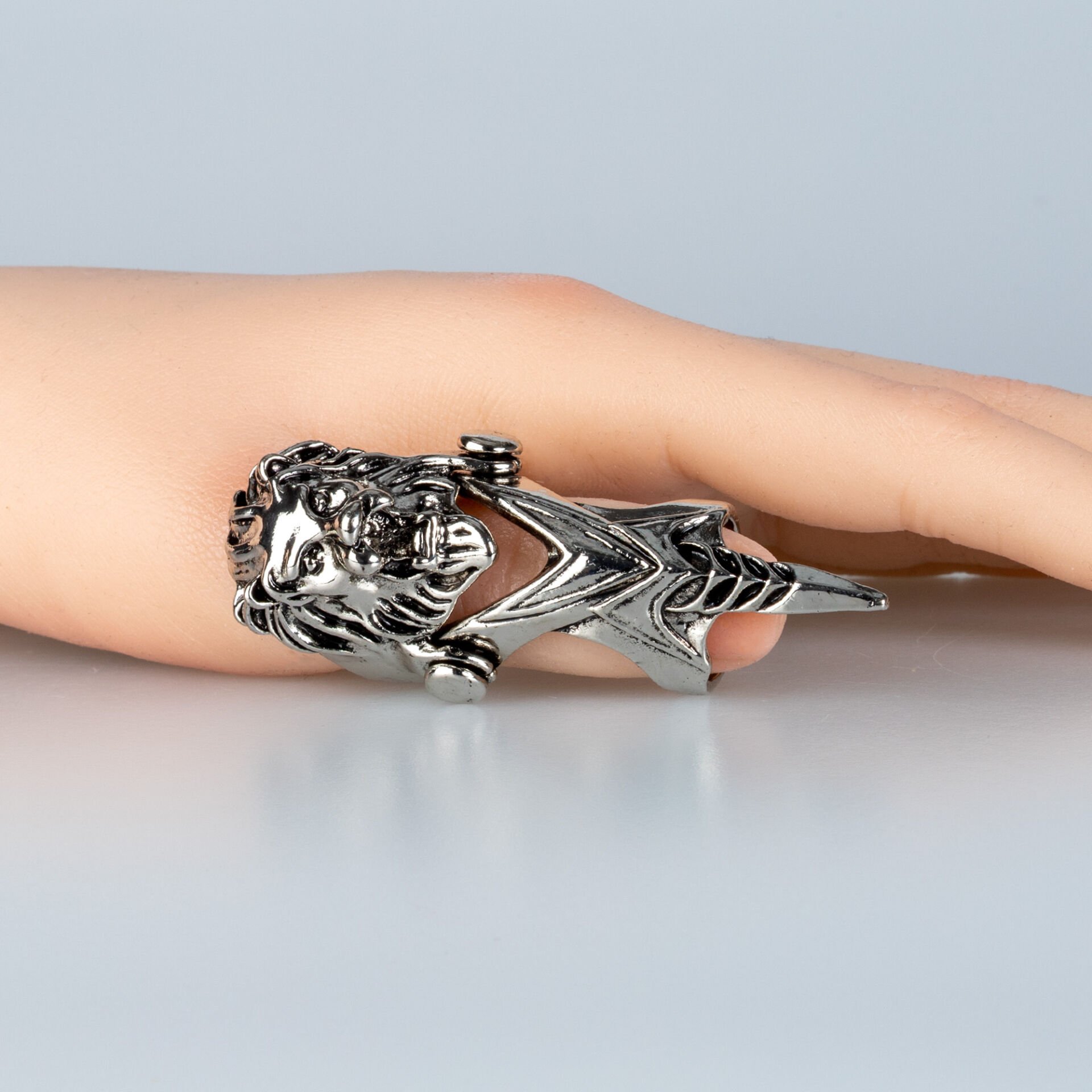 Knight Ring