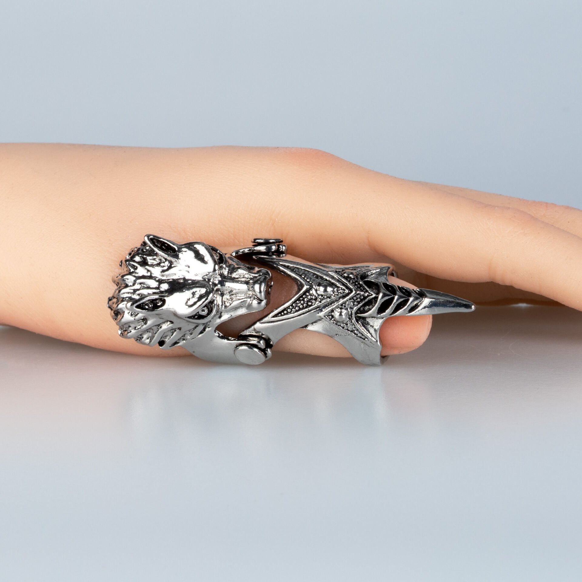 Şovalye Yüzük Güç, Stil ve Mistik Enerji Bir Arada